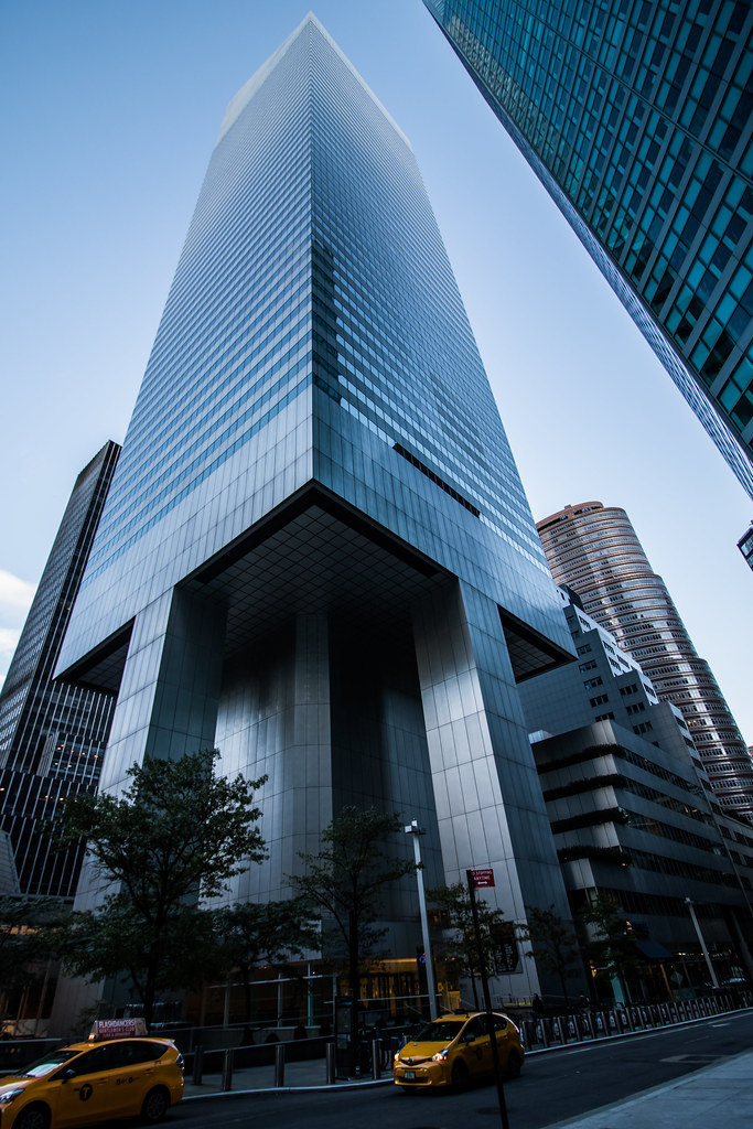 Story of the Skyscraper That Defied Physics—Saved by a Mysterious Call 📞