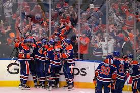 🏒 Oilers Defeat Canucks 3–1 in a Fast and Fierce Hockey Battle!